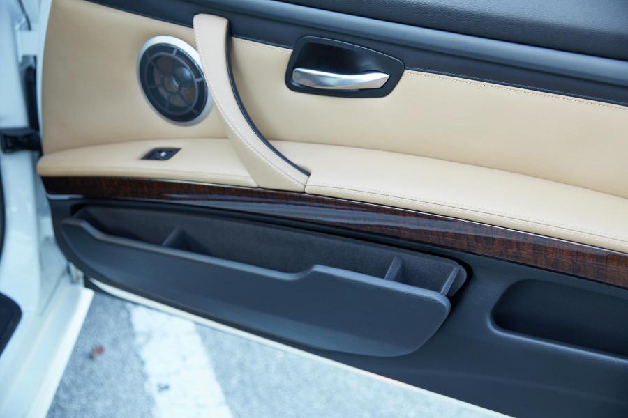 Детали интерьера BMW M3 Coupe (E92) 2008 года  (фото 56 из 83)